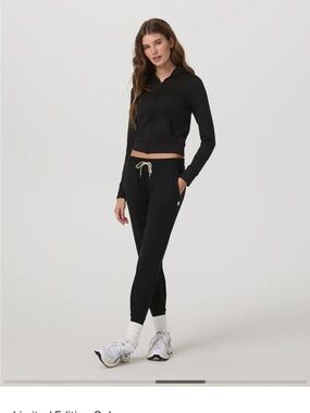 Vuori Black Lounge Pants with Gray Drawstring